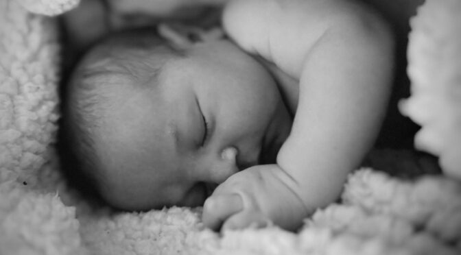 Er ließ uns zappeln bis März – und kam dann innerhalb von 2 Std mit 4500 Gramm zur Welt